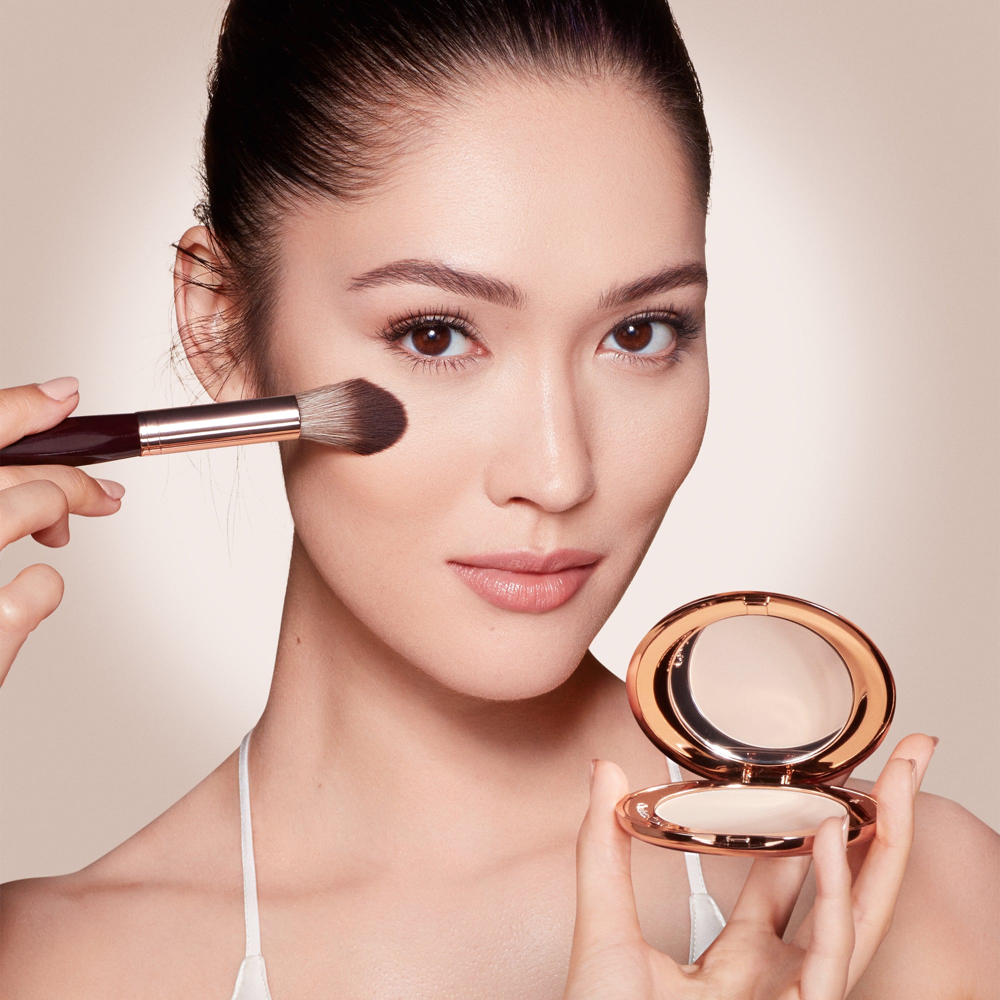 AIRBRUSH FLAWLESS FINISH BRIGHTEN & PERFECT DUO - FACE KIT - View 3