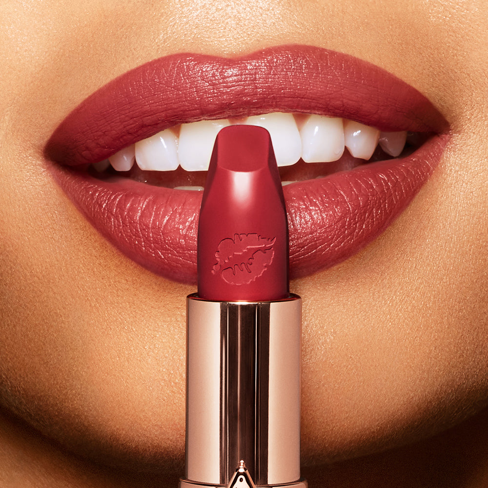 HOT LIPS 2 - VIVA LA VERGARA - View 2
