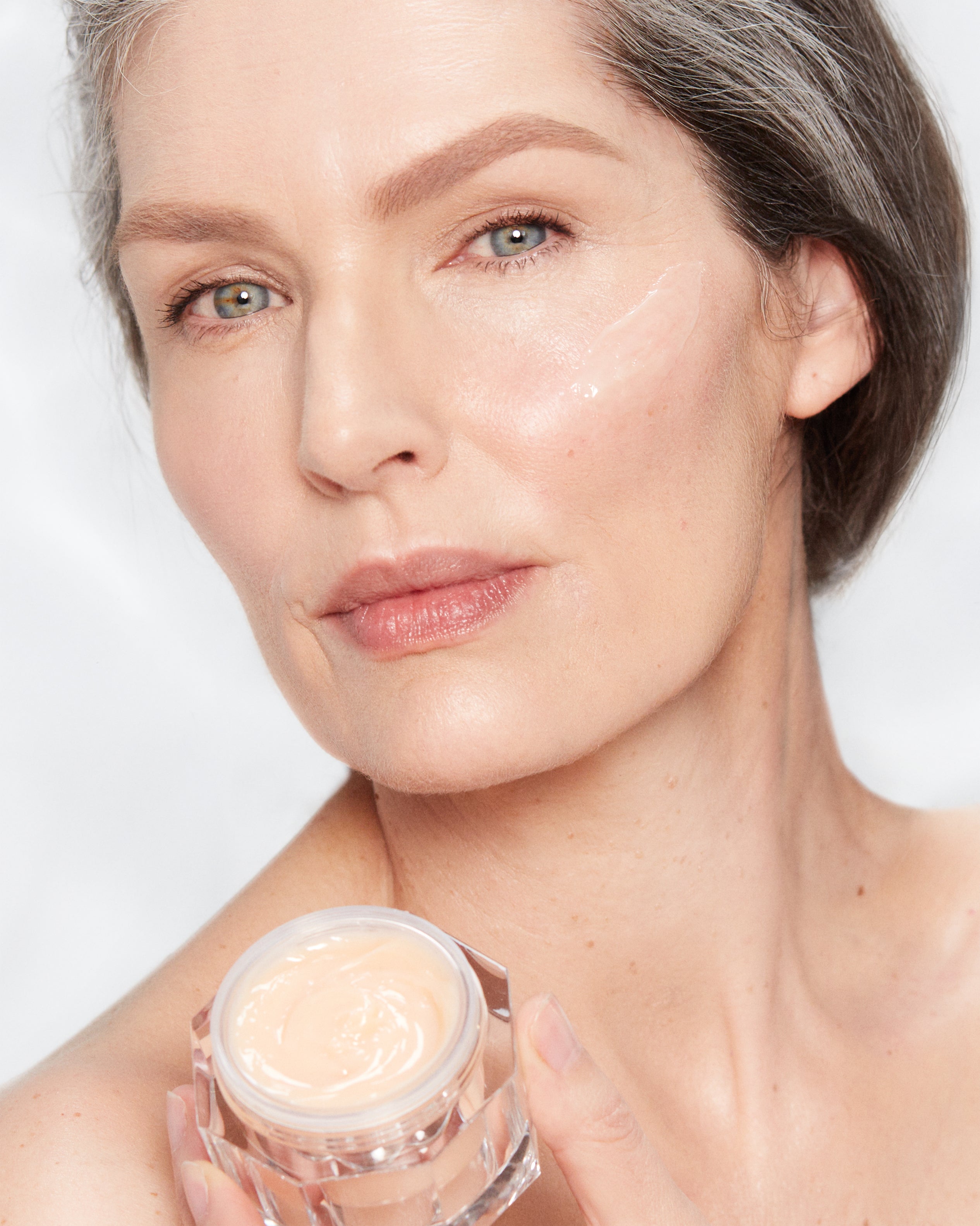 CHARLOTTE’S NIGHT-TIME GLOWING SKIN DUO - SKINCARE KIT - View 3